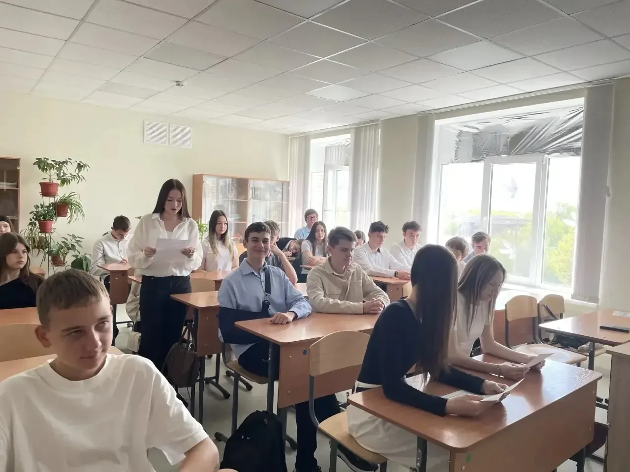 Память в объективе и в стихах  В нашей школе прошла трогательная встреча, которую подарила ученикам 