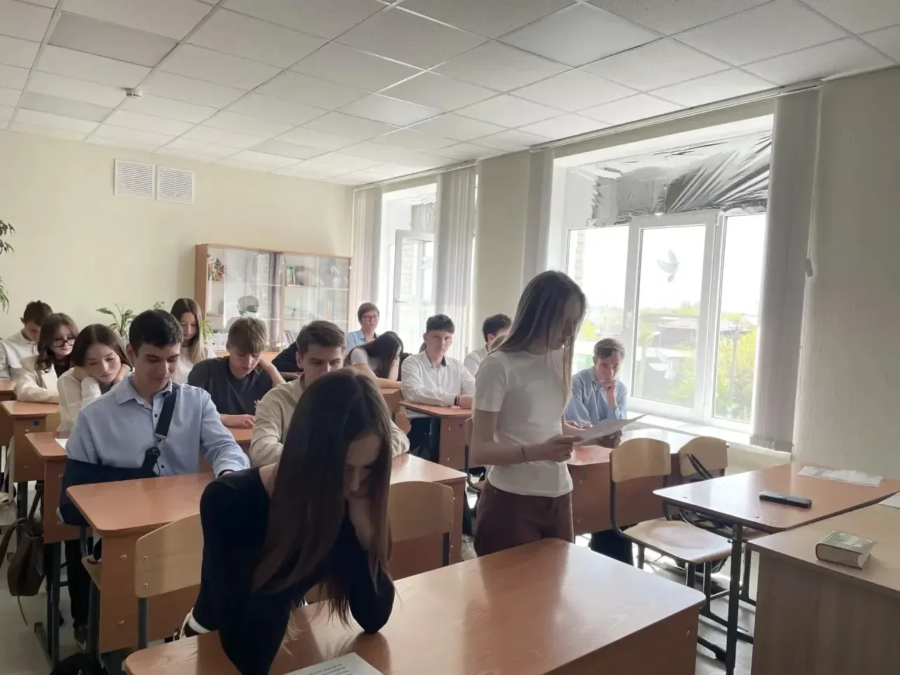 Память в объективе и в стихах  В нашей школе прошла трогательная встреча, которую подарила ученикам 