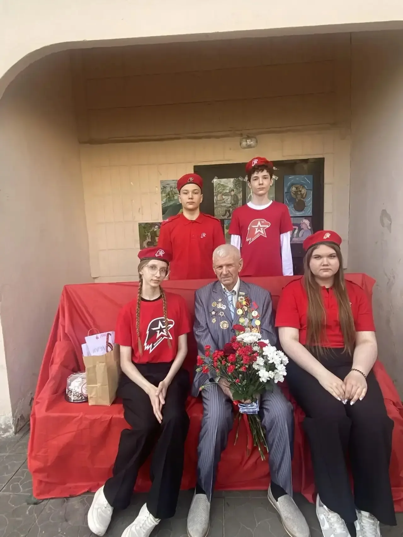🌟Чтим память героев… 🎖️В эти дни, когда память о Великой Победе особенно жива в наших сердцах, юнарм