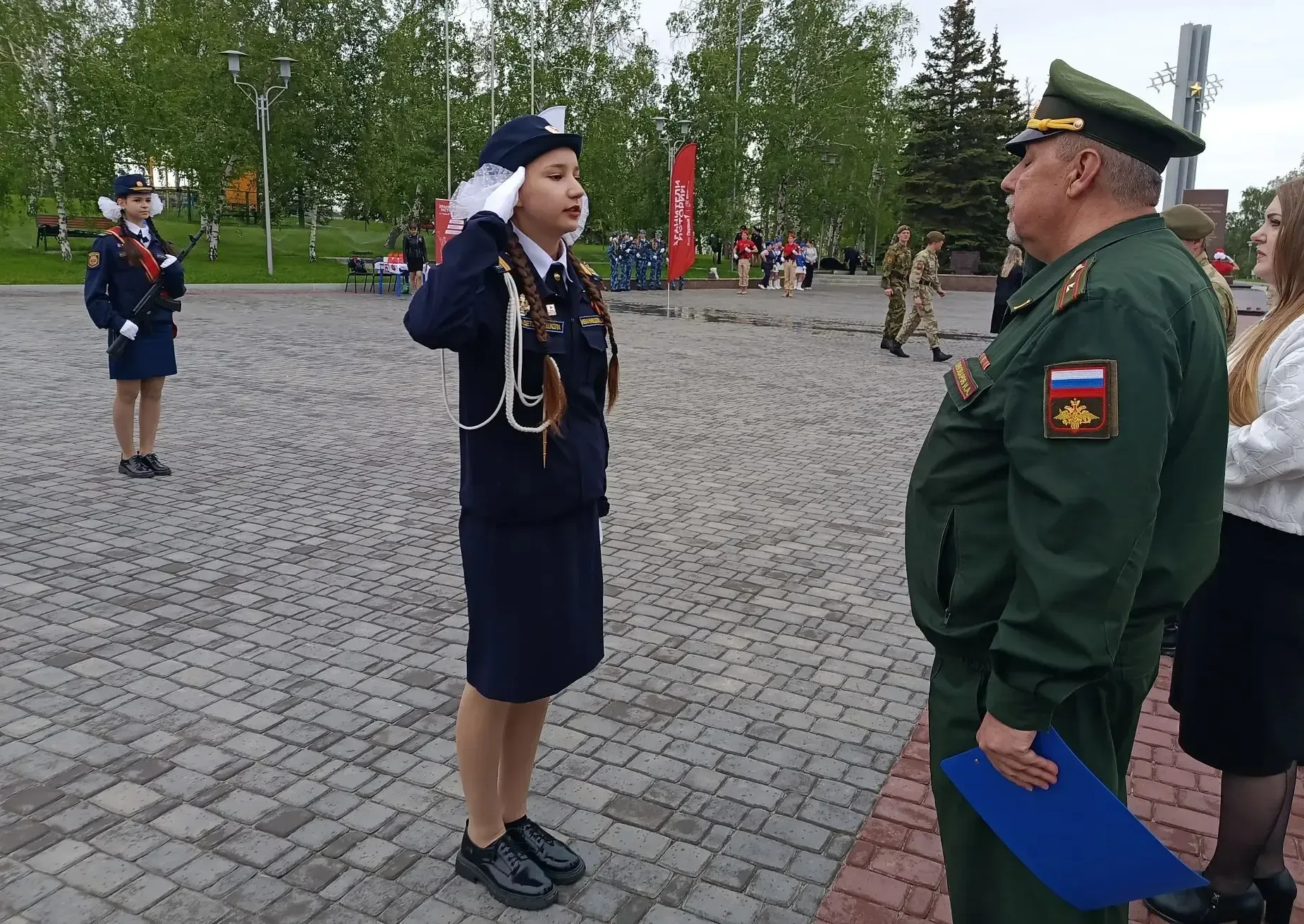 15 мая знаменная группа под руководством вице-младшего сержанта А. Иванищевой достойно выступила на 
