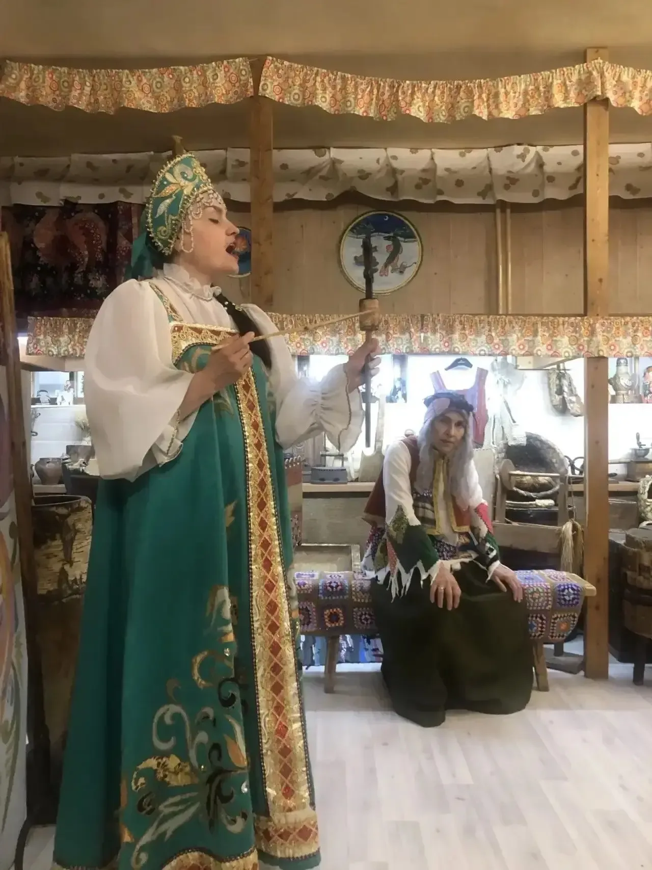Чудеса случаются: как 1 «Г» побывал в гостях у Бабы Яги! 🧙‍♀️✨  🙌🏻 Кто сказал, что Баба Яга злая и с
