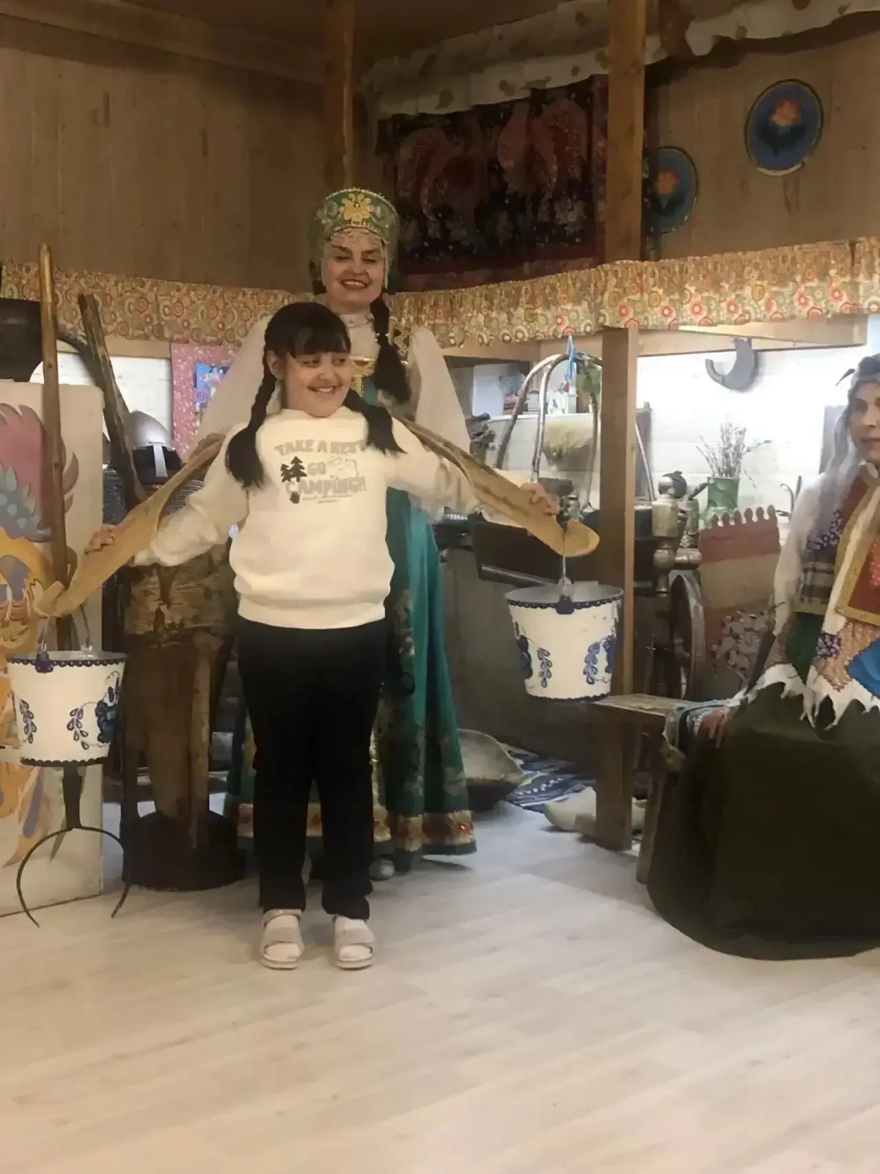 Чудеса случаются: как 1 «Г» побывал в гостях у Бабы Яги! 🧙‍♀️✨  🙌🏻 Кто сказал, что Баба Яга злая и с