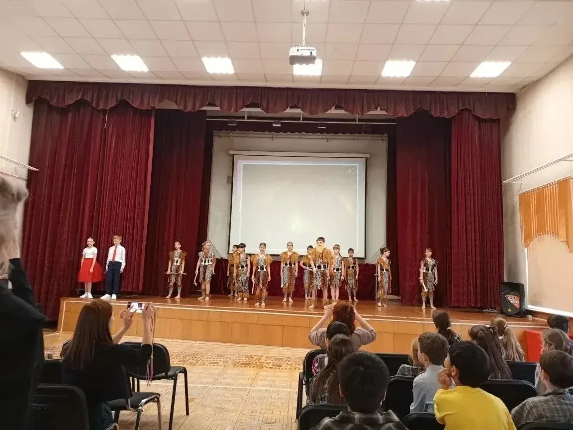 👨🏻‍🌾👩🏼‍🎓👩🏼‍🏫 Путешествие в мир профессий: яркая ярмарка третьеклассников  🙂‍↕️ В стенах нашей началь