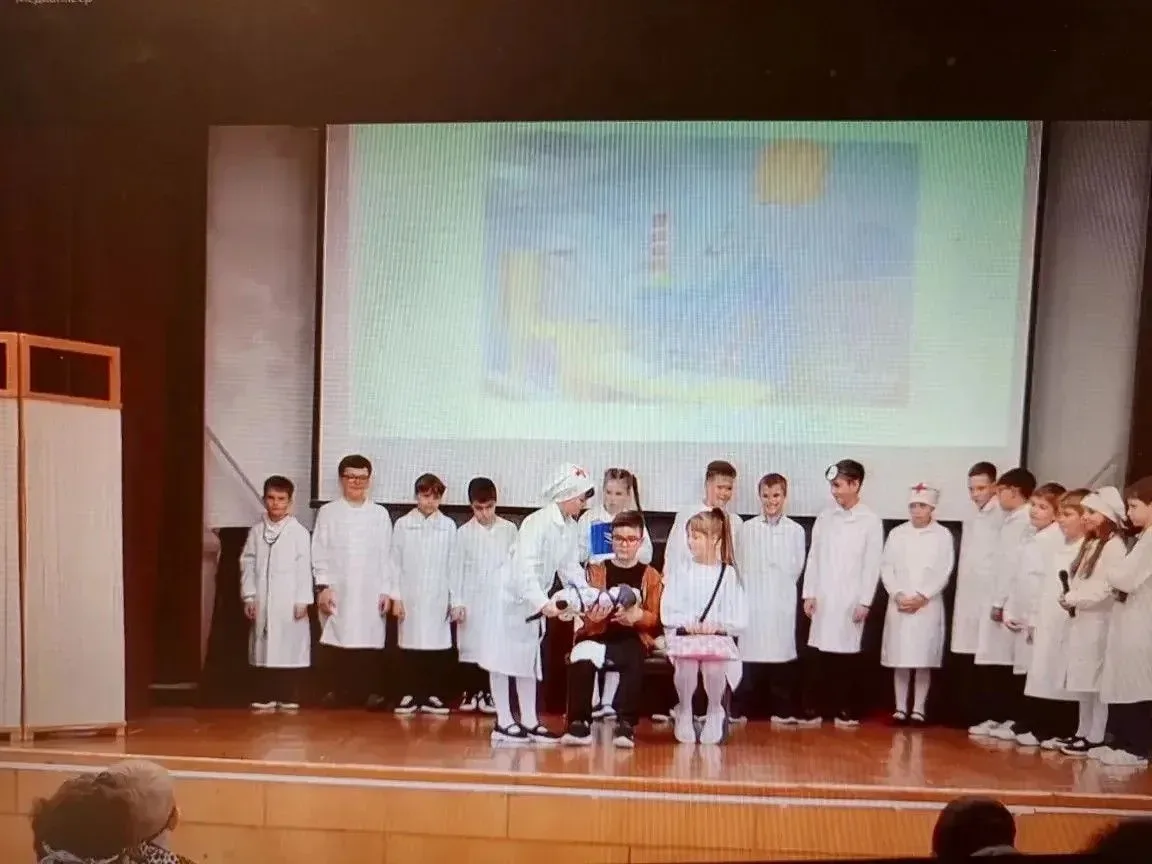 👨🏻‍🌾👩🏼‍🎓👩🏼‍🏫 Путешествие в мир профессий: яркая ярмарка третьеклассников  🙂‍↕️ В стенах нашей началь
