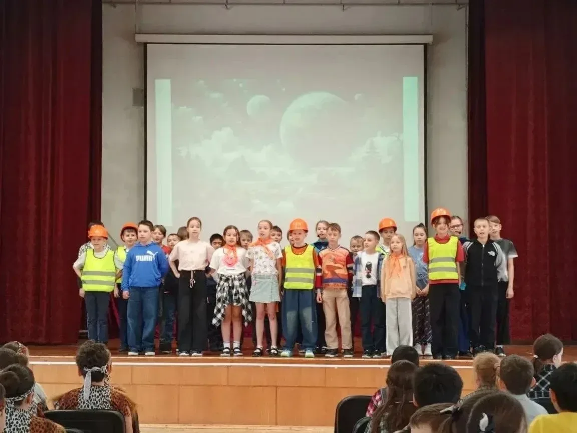 👨🏻‍🌾👩🏼‍🎓👩🏼‍🏫 Путешествие в мир профессий: яркая ярмарка третьеклассников  🙂‍↕️ В стенах нашей началь
