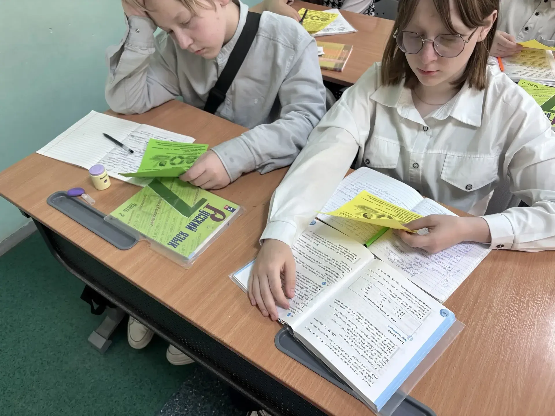 ✨ Безопасность на воде — в центре внимания! ✨  Сегодня участники школьного волонтёрского отряда "Пар