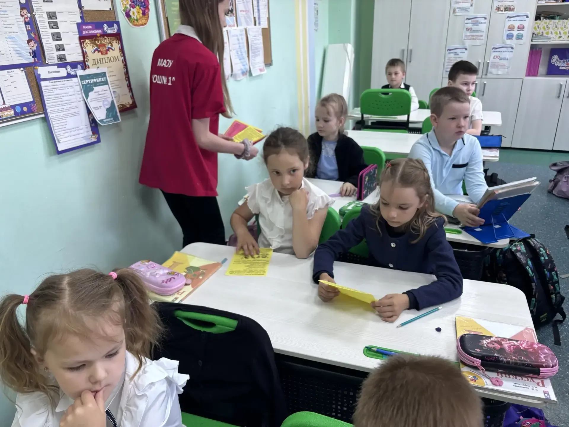 ✨ Безопасность на воде — в центре внимания! ✨  Сегодня участники школьного волонтёрского отряда "Пар