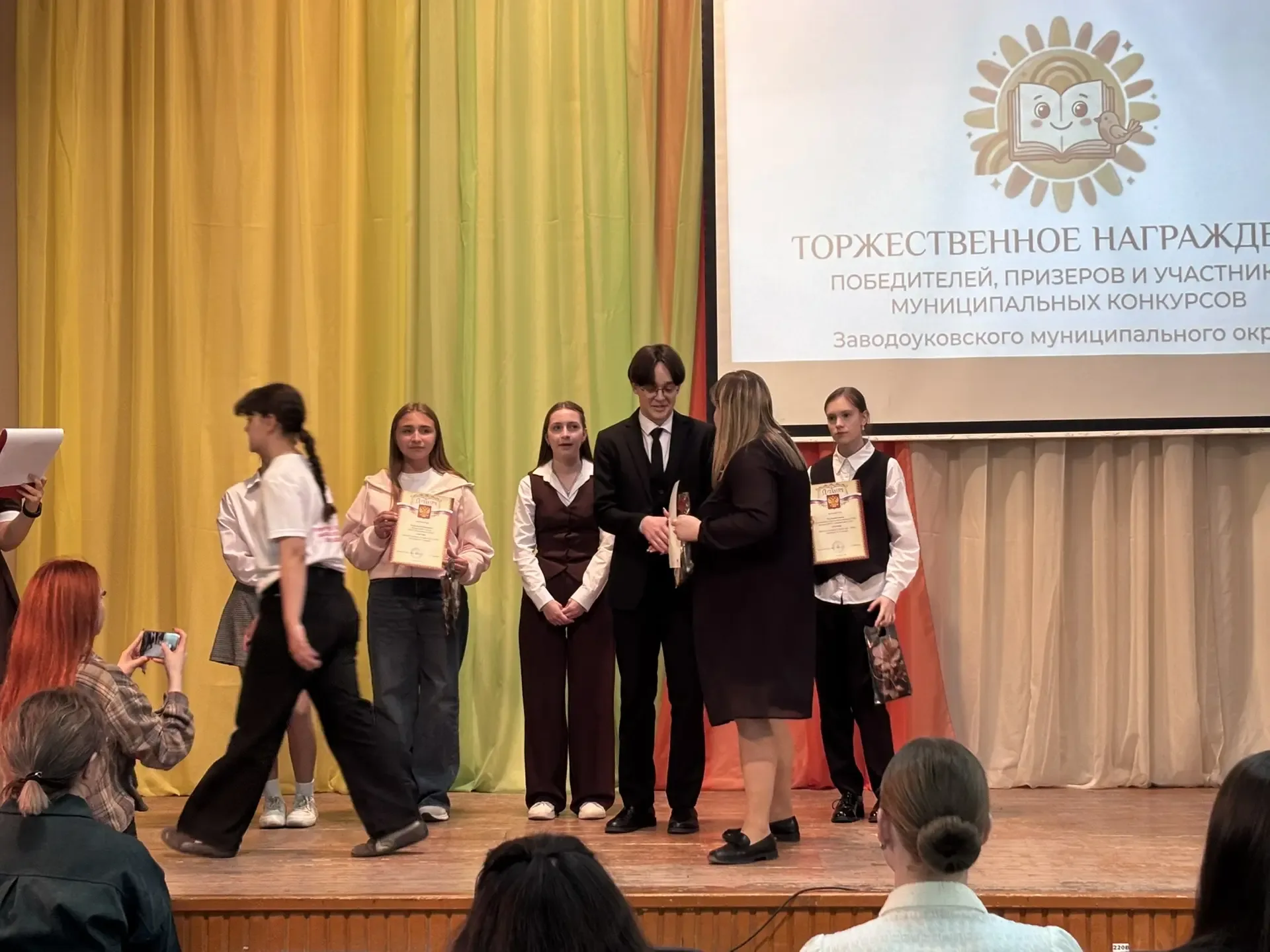 🏆 «Ученик года 2026»: названы имена лучших!  Сегодня на базе МАОУ «СОШ №4» в торжественной и праздни