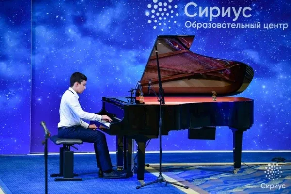 Программы Образовательного центра «Сириус» для школьников  Образовательный центр «Сириус» открыл при
