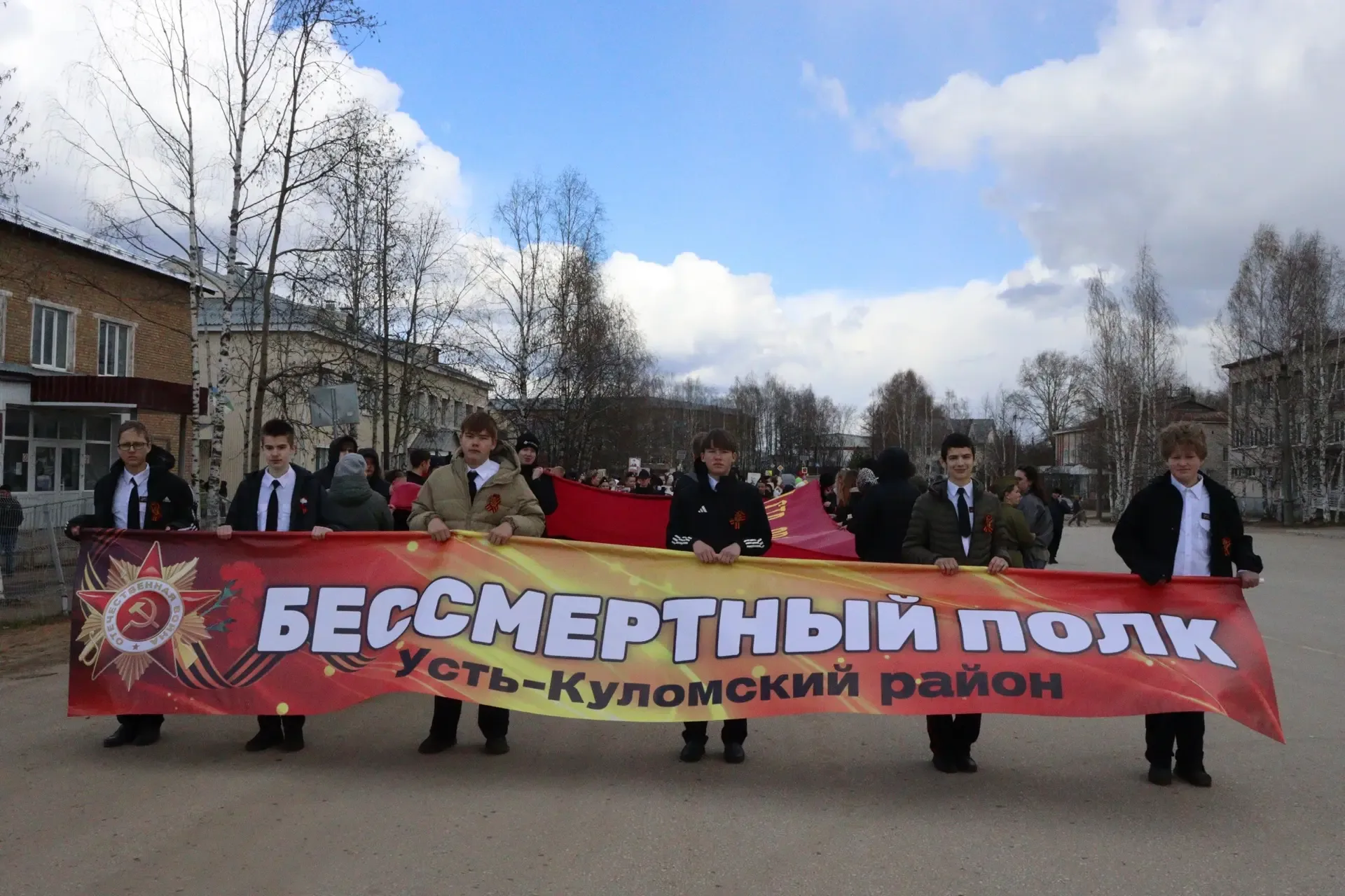 Память, объединяющая поколения: Усть-Кулом отметил День Победы шествием «Бессмертного полка» Сегодня
