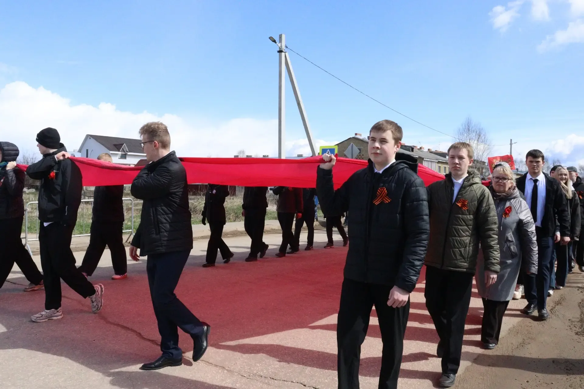 Память, объединяющая поколения: Усть-Кулом отметил День Победы шествием «Бессмертного полка» Сегодня