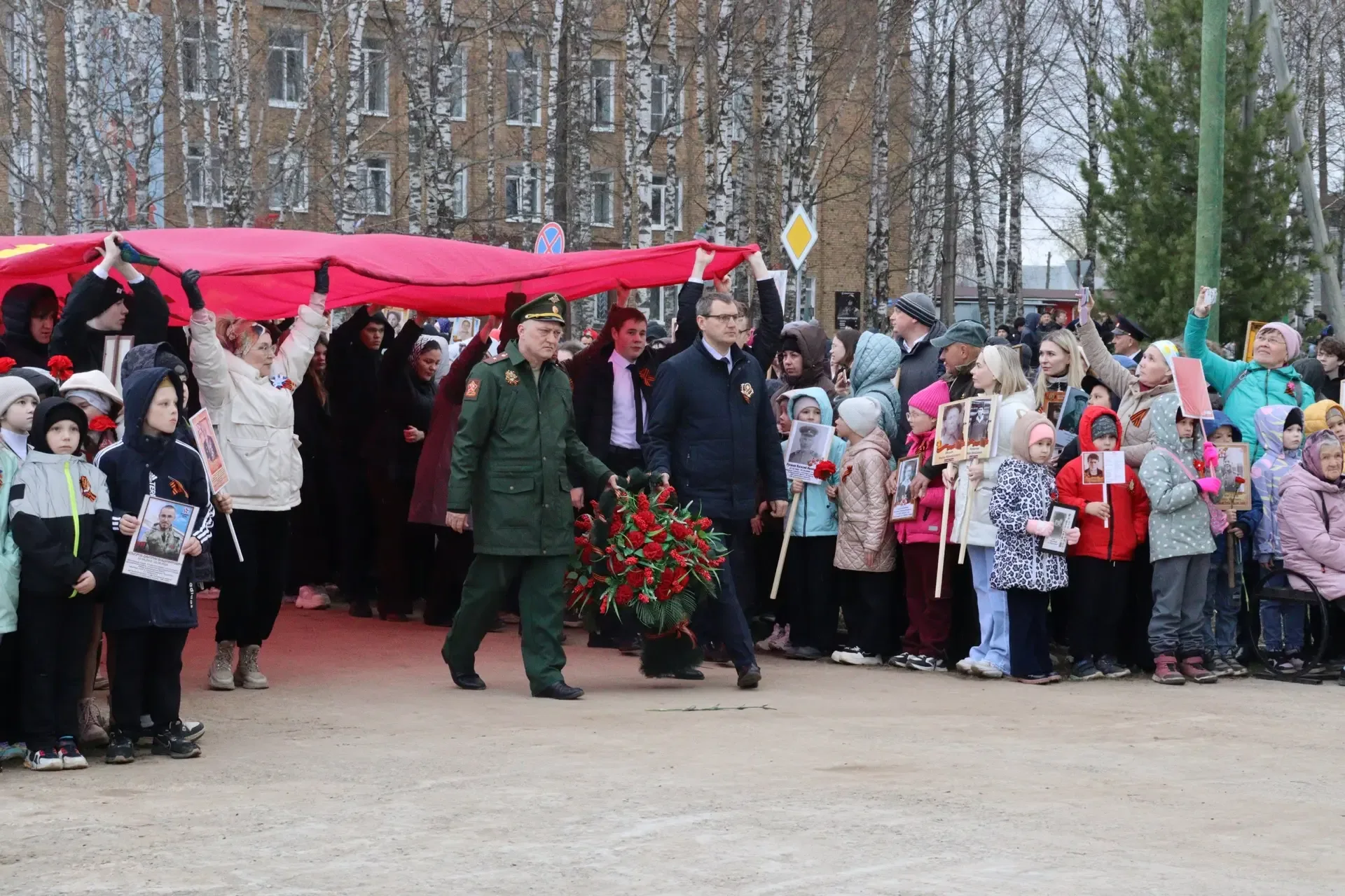 Память, объединяющая поколения: Усть-Кулом отметил День Победы шествием «Бессмертного полка» Сегодня
