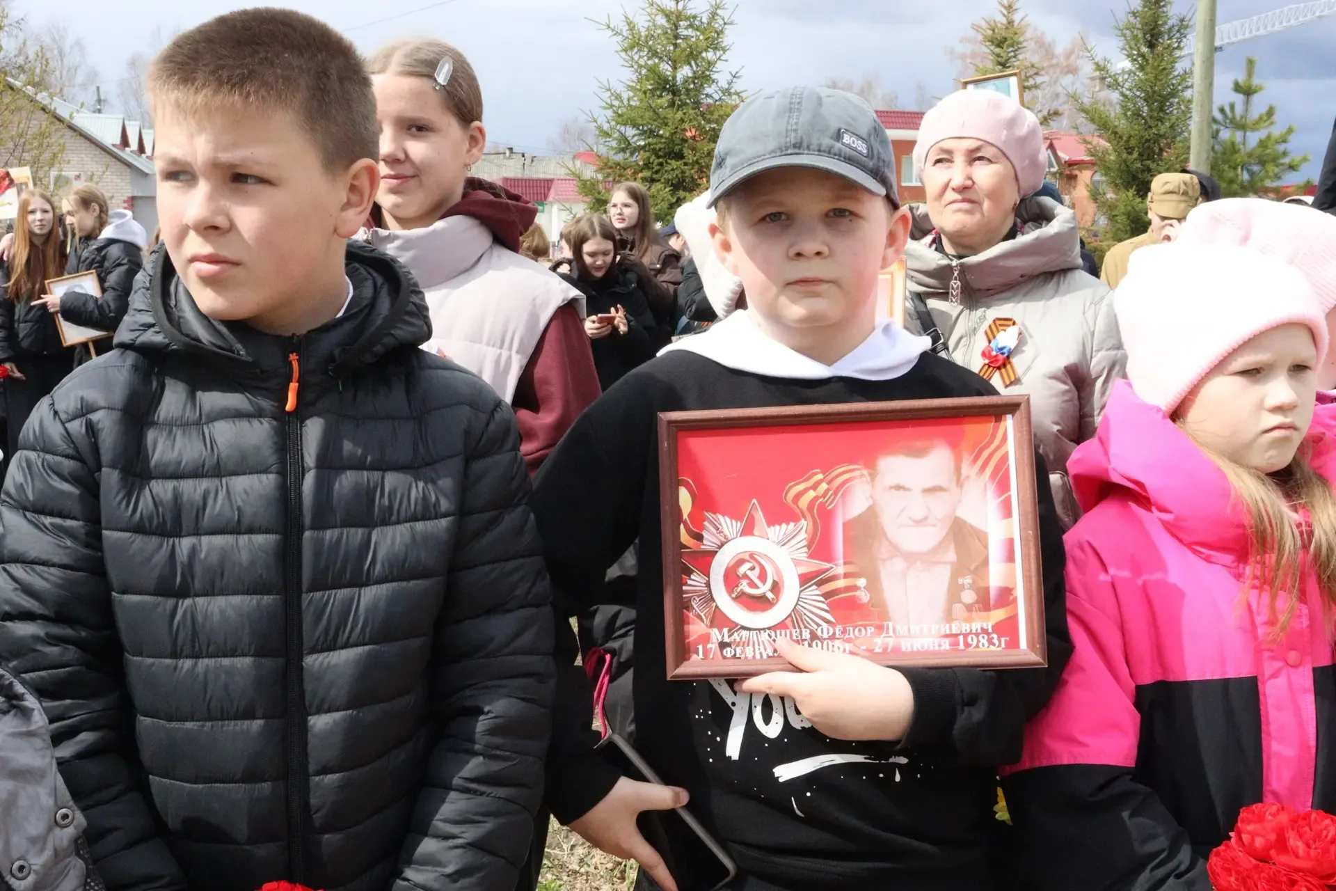 Память, объединяющая поколения: Усть-Кулом отметил День Победы шествием «Бессмертного полка» Сегодня