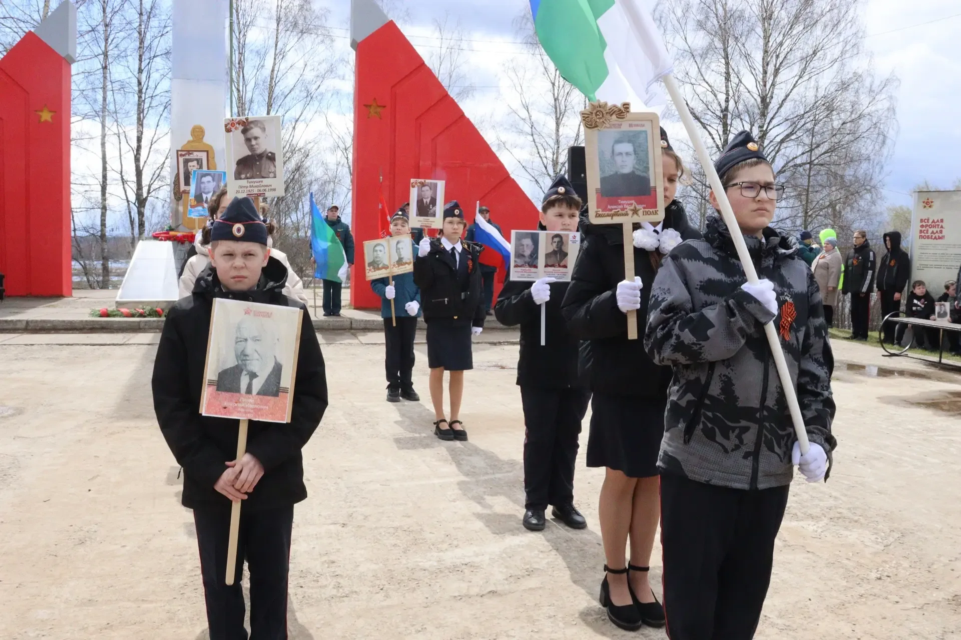 Память, объединяющая поколения: Усть-Кулом отметил День Победы шествием «Бессмертного полка» Сегодня