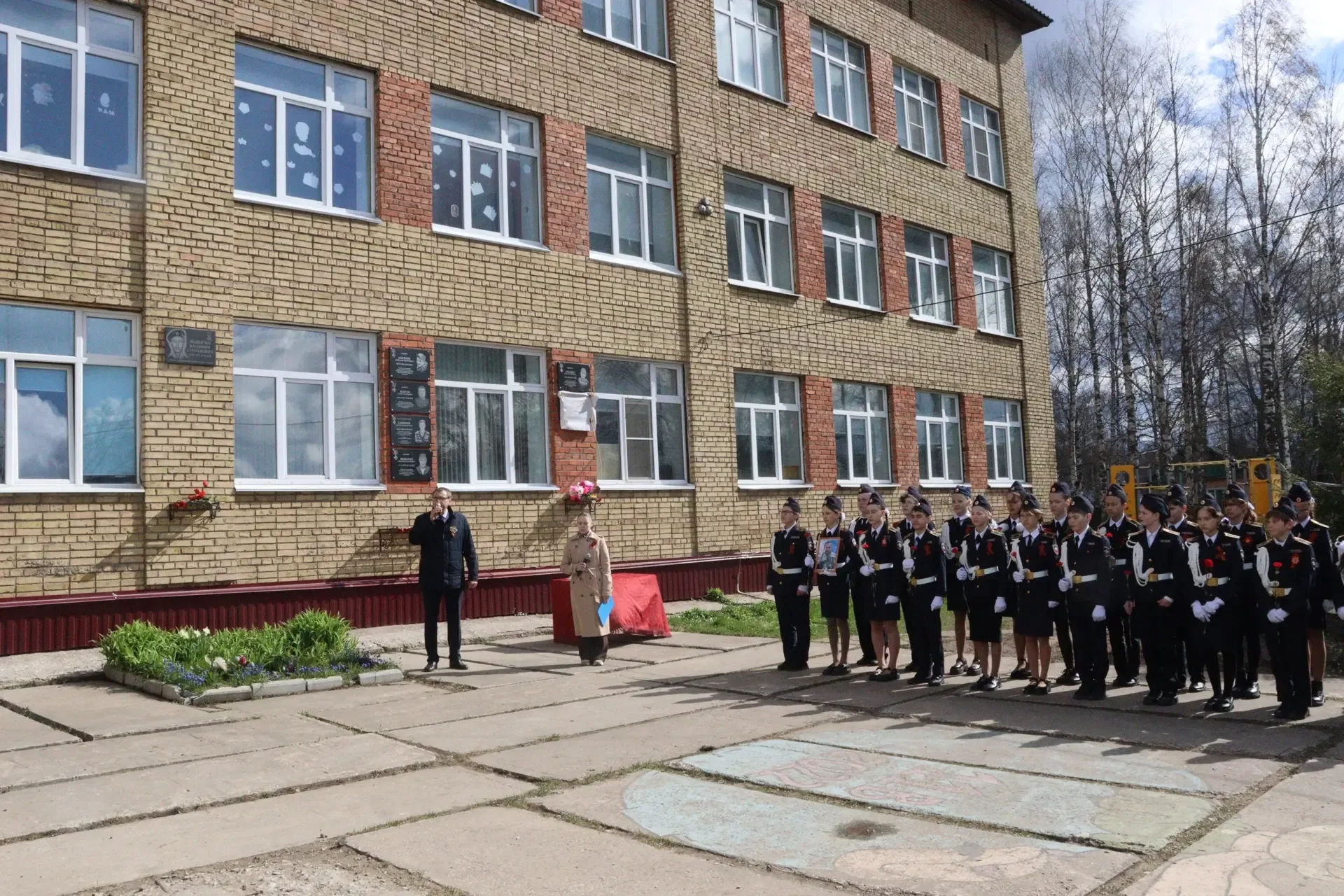 Память о герое живет в сердцах: Усть-Кулом увековечил подвиг Дмитрия Владимировича Изъюрова Сегодня 