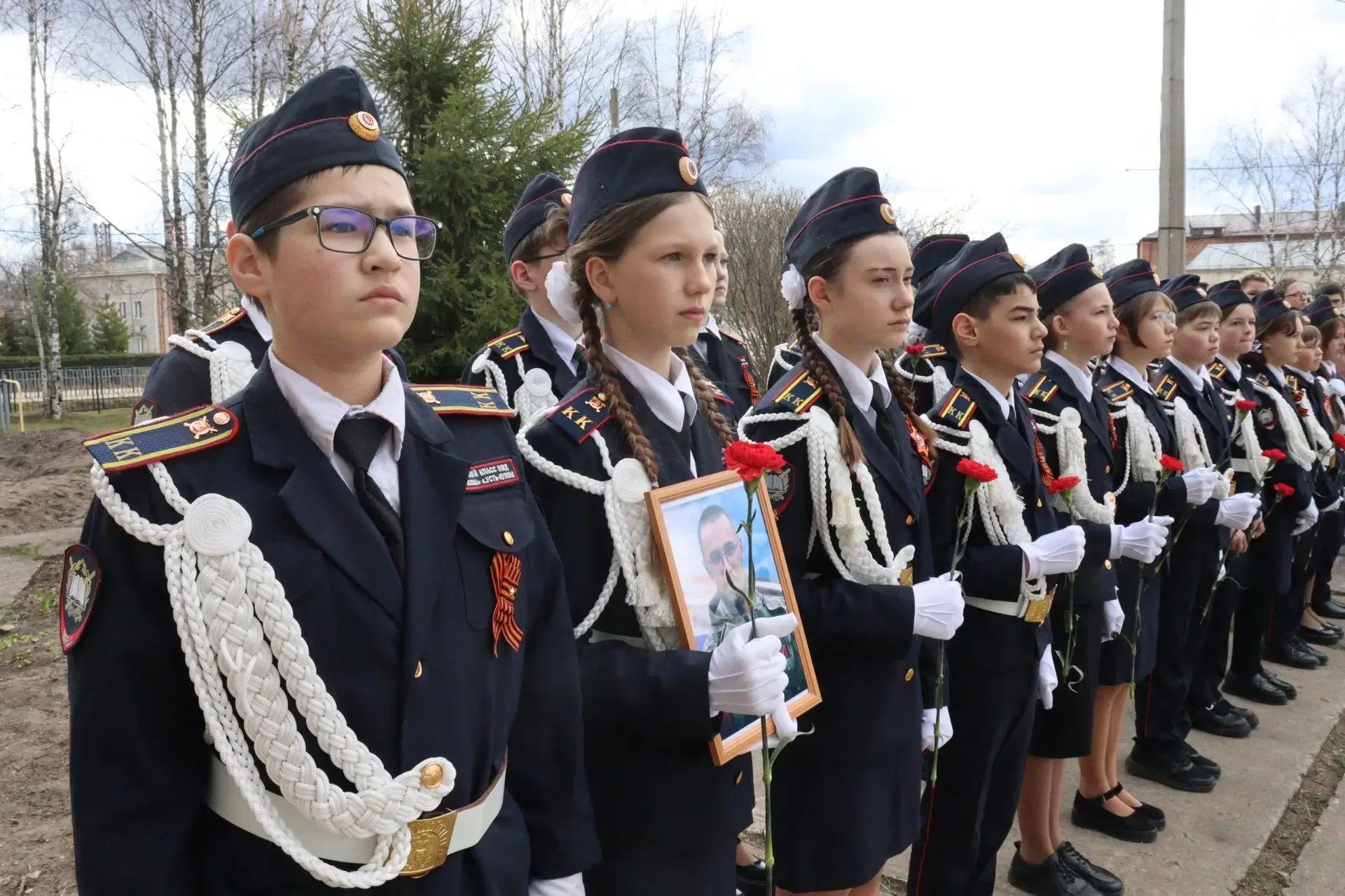 Память о герое живет в сердцах: Усть-Кулом увековечил подвиг Дмитрия Владимировича Изъюрова Сегодня 