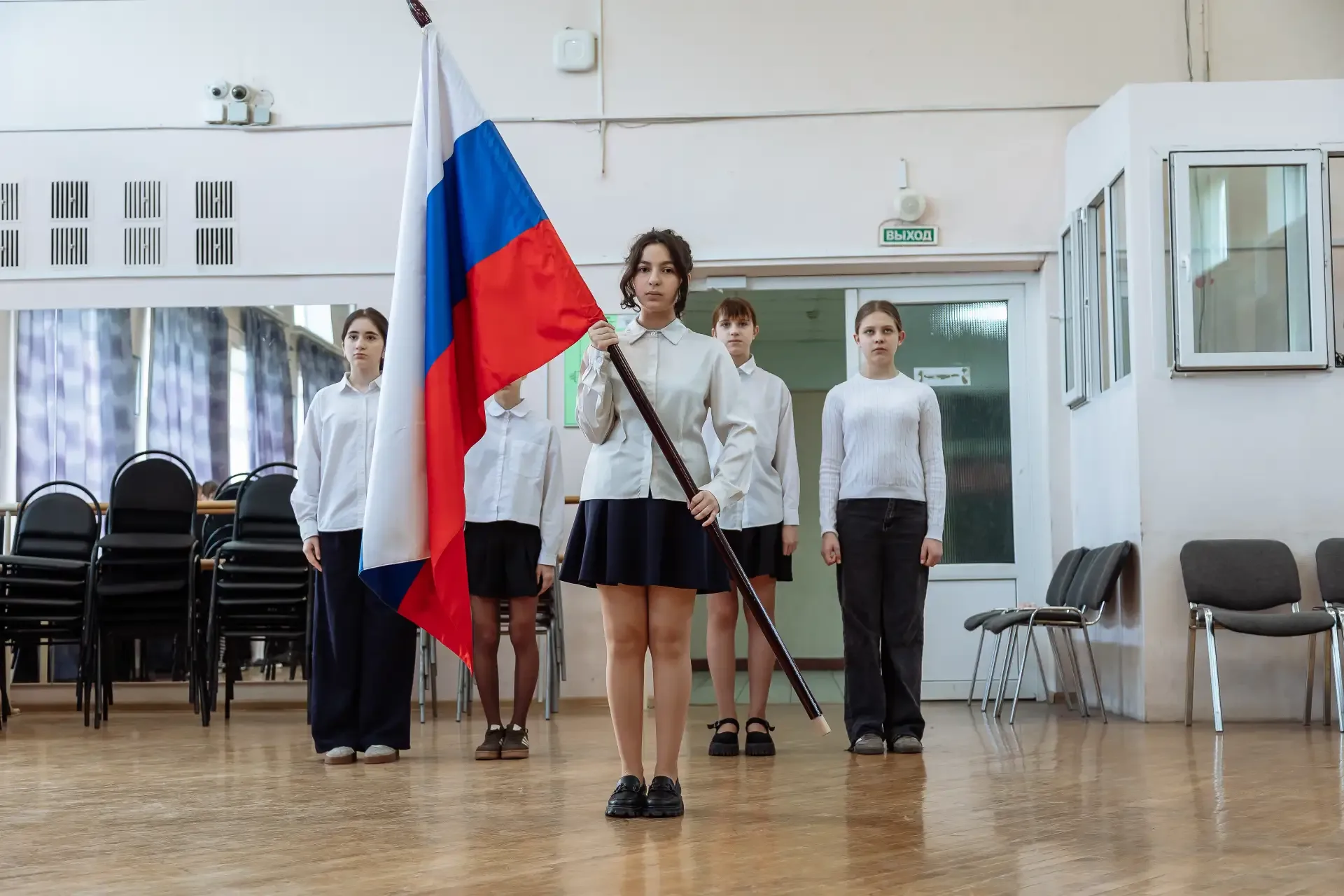 🇷🇺 18 мая в здании «Аннино» прошла церемония установки Государственного флага Российской Федерации. 