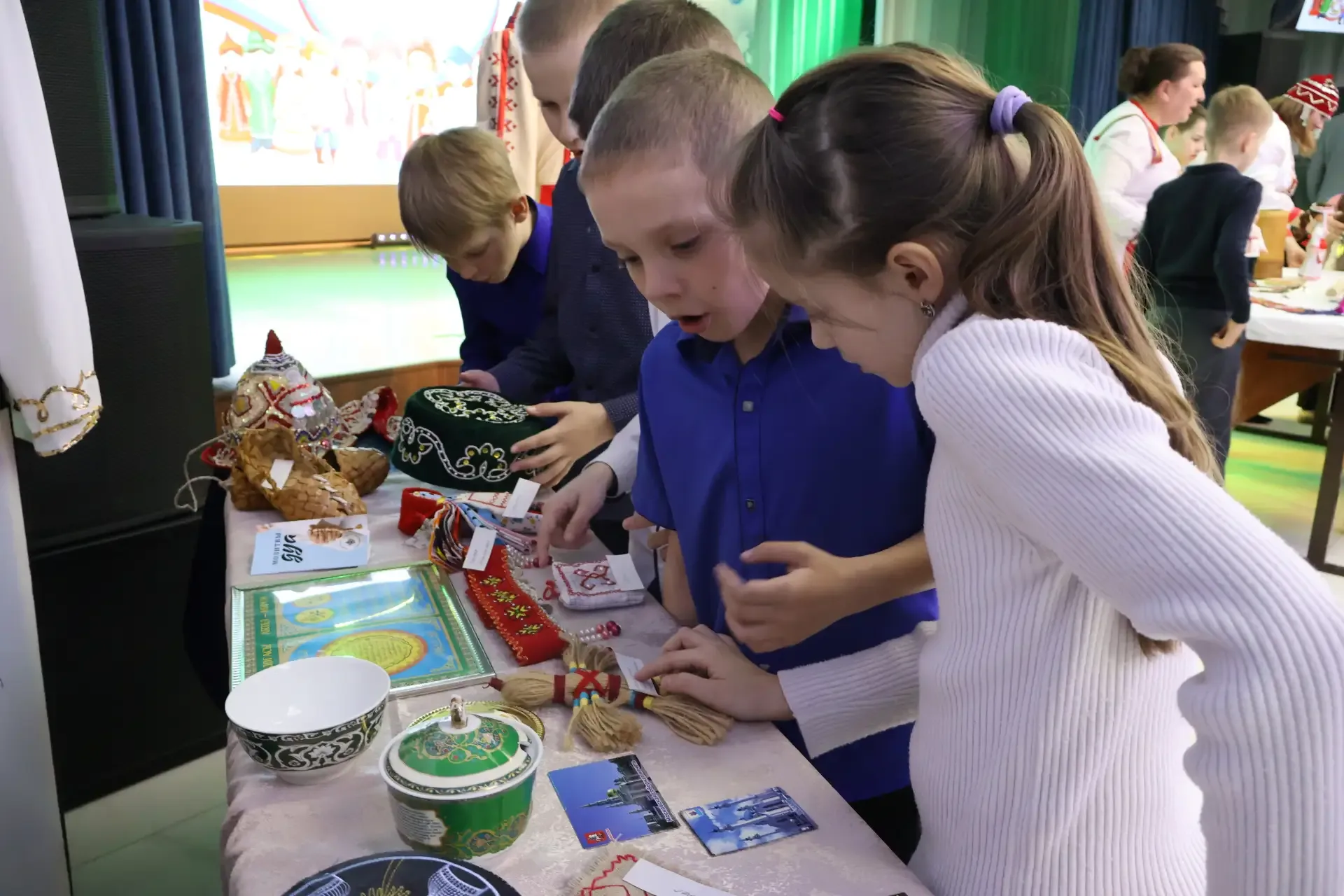 Россия — это не просто страна, это огромная мозаика, сотканная из множества народов, языков, традици