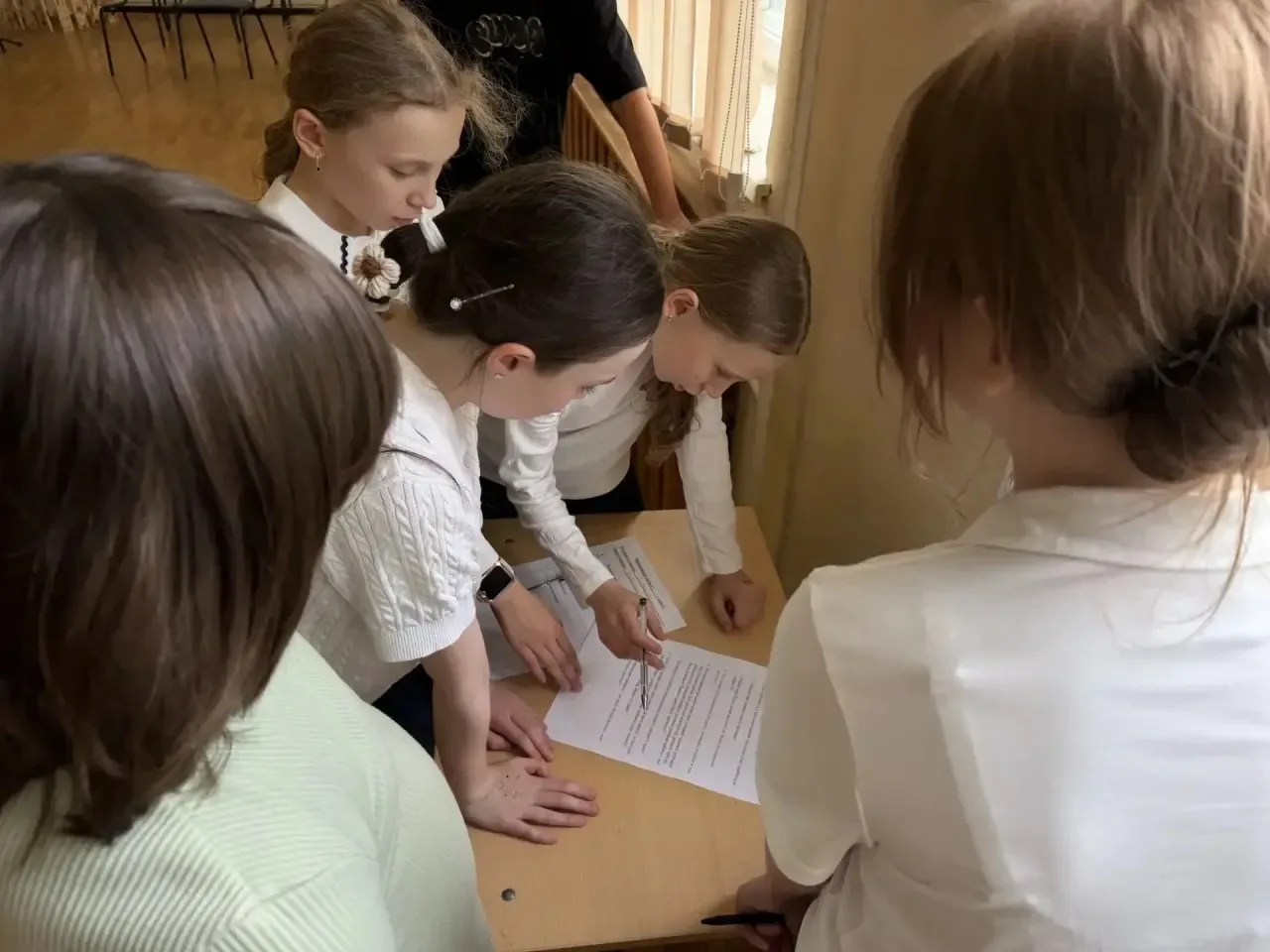 🧮 Математическая кругосветка  Шестиклассники организовали для ребят из 4 «А» захватывающее занятие п