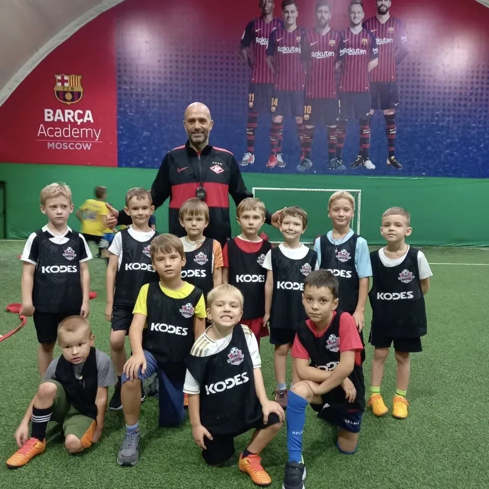 ⚽️ Все начинается с ФК «ПАС»!   Детский сад, школа – и первые шаги в футболе вместе с опытным тренер