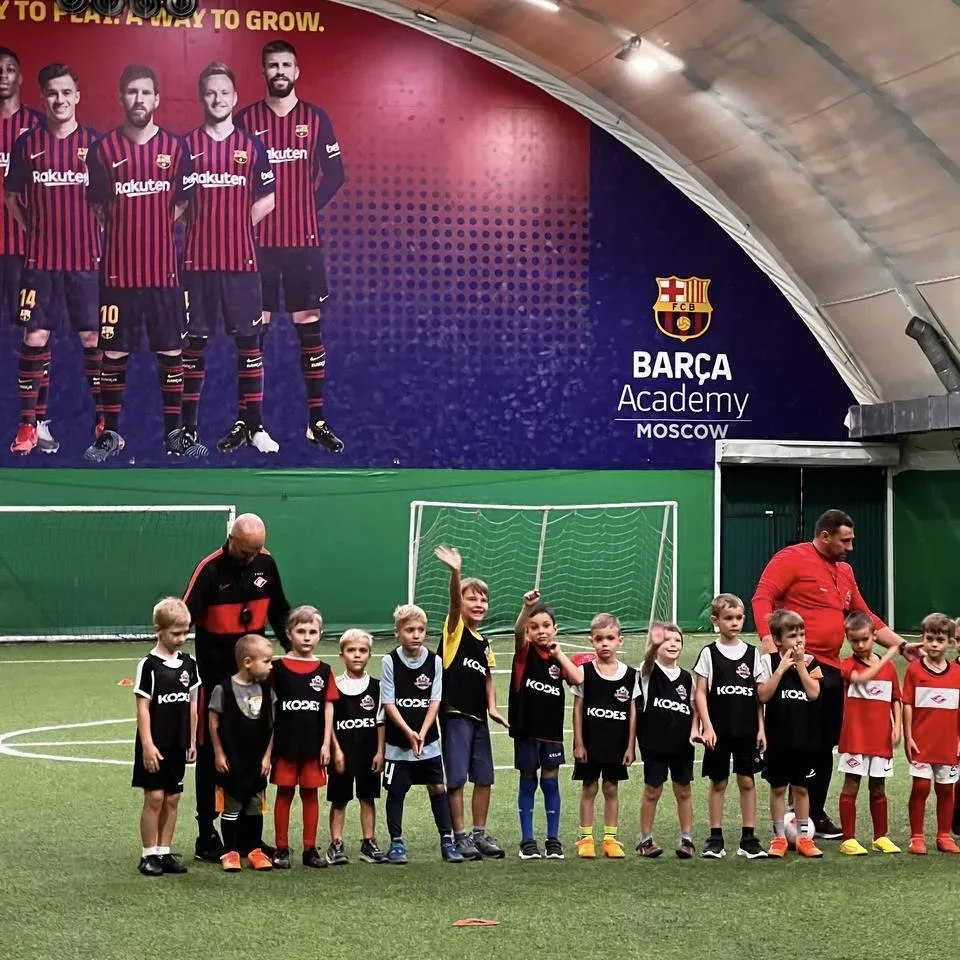 ⚽️ Все начинается с ФК «ПАС»!   Детский сад, школа – и первые шаги в футболе вместе с опытным тренер