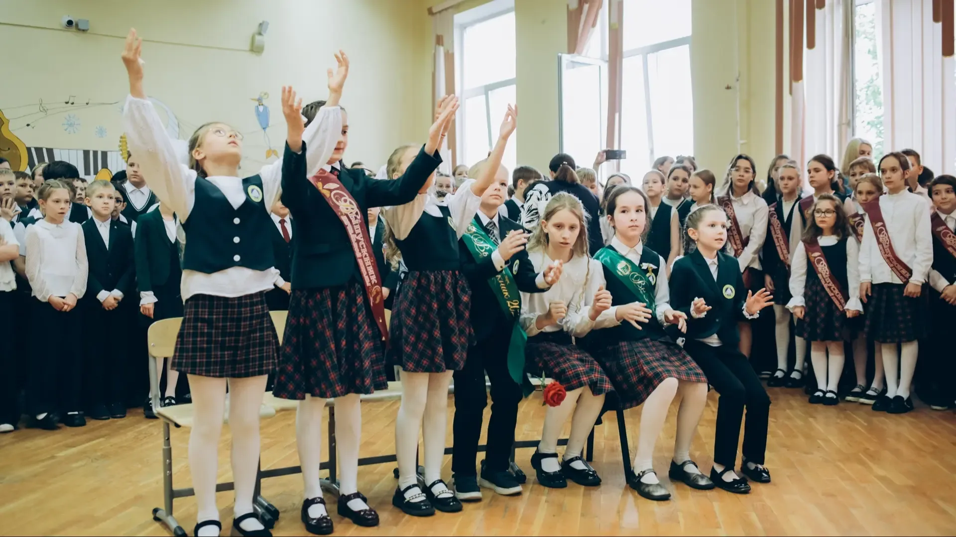 #НачальнаяШкола | Первый школьный выпускной 🎓  Во 2 корпусе нашей школы прошёл тёплый и радостный вы