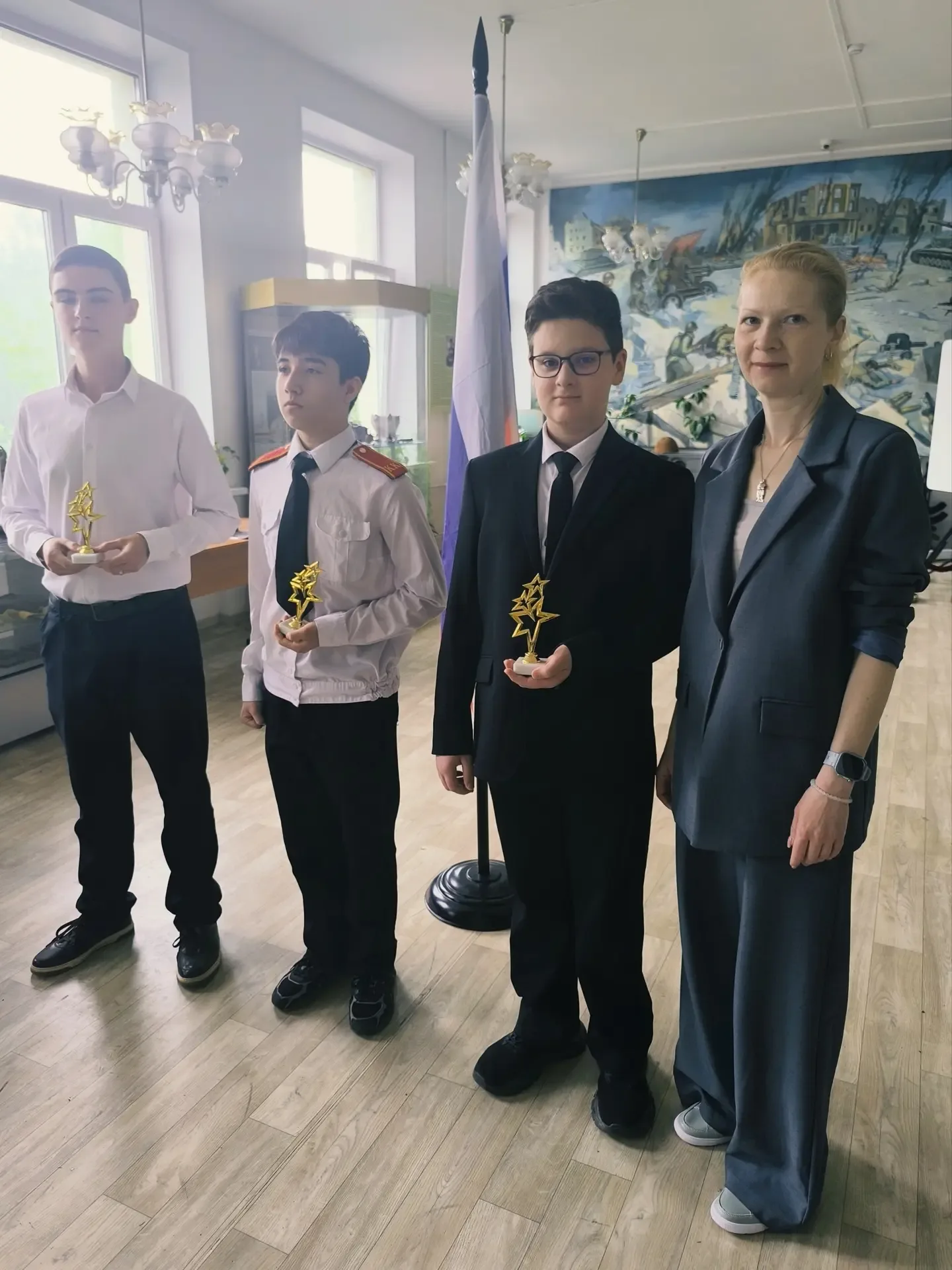 #РоссияМояРодина | Неделя начинается с достижений 🇷🇺  Новую учебную неделю по традиции открыла торже