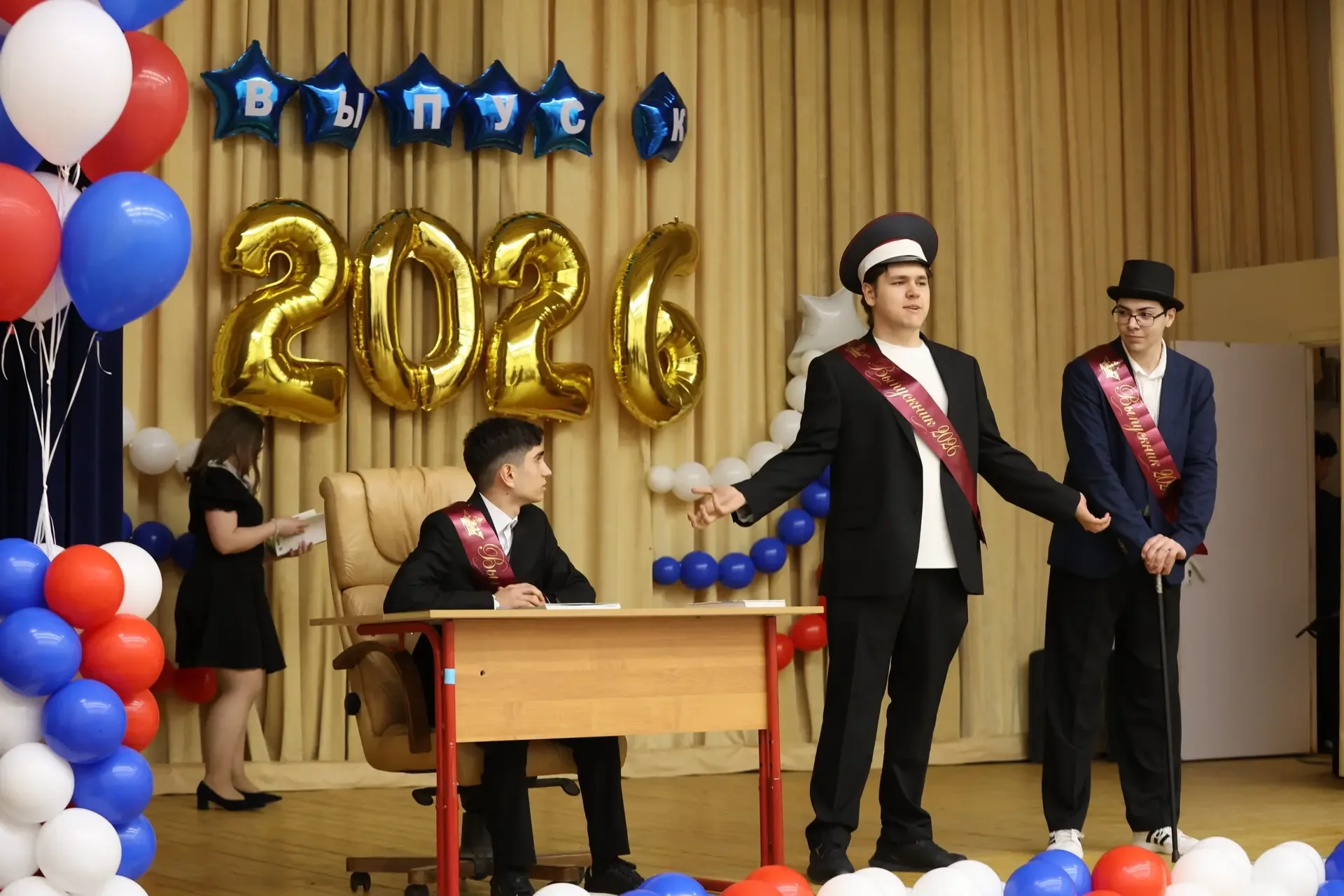 #ПоследнийЗвонок2026 | В добрый путь, выпускники! 🎓  На прошлой неделе в 10 корпусе нашей школы прош