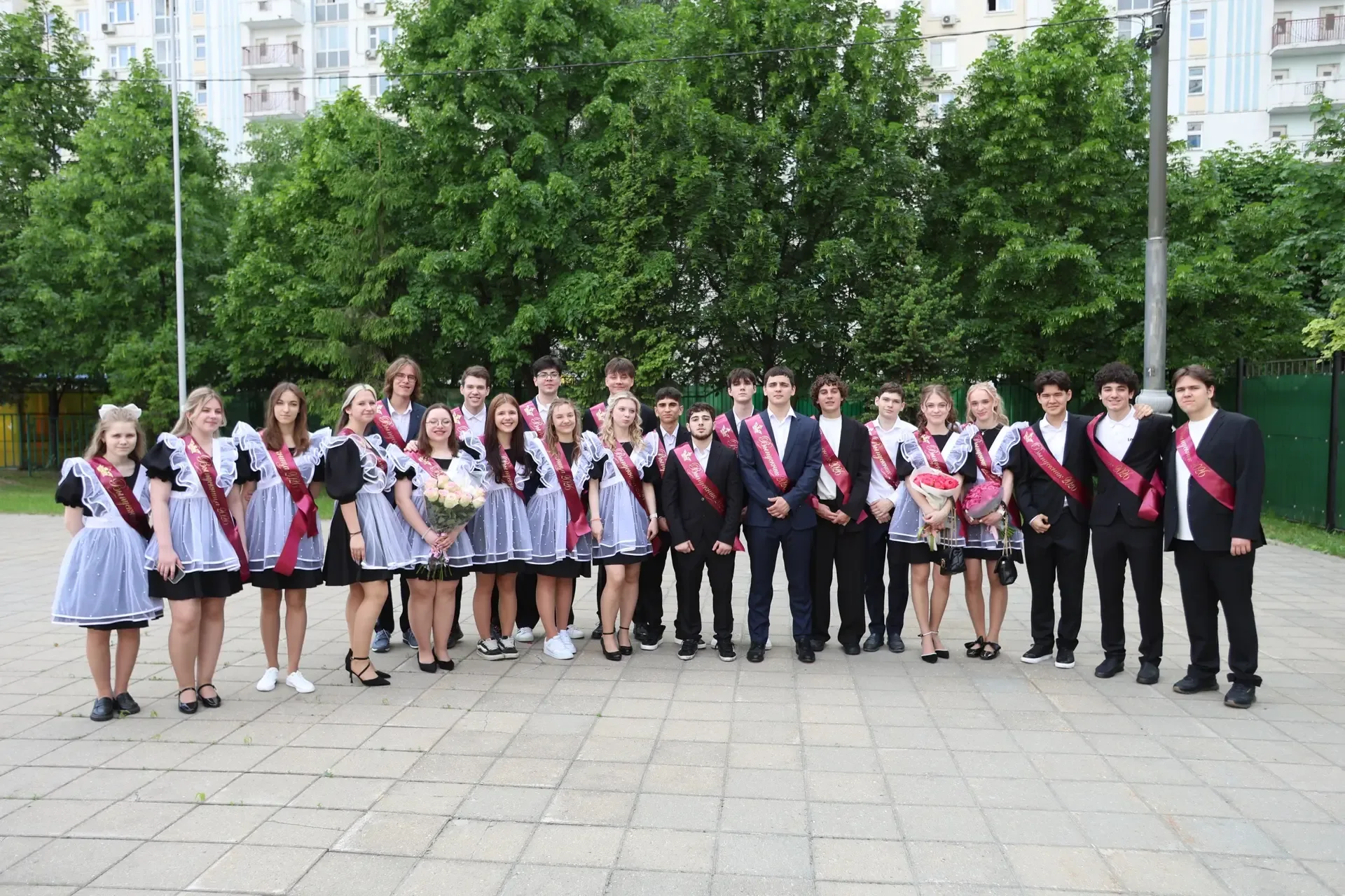 #ПоследнийЗвонок2026 | В добрый путь, выпускники! 🎓  На прошлой неделе в 10 корпусе нашей школы прош