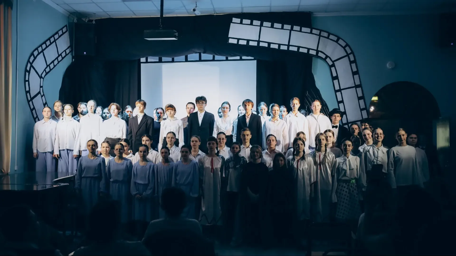 #ДопОбразование | Концерты, которые тронули сердца 🎶    В 1 корпусе школы прошла серия праздничных к