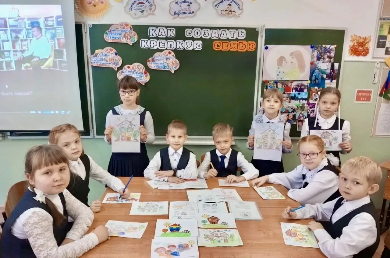 В нашей школе с особым теплом отметили Международный день семьи! В каждом классе прошли интересные и