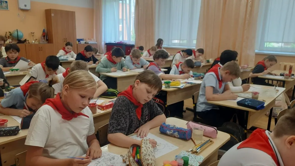 🇷🇺День Детских Общественных Объединений России: Вдохновение через творчество  📖19 мая ученики четвер