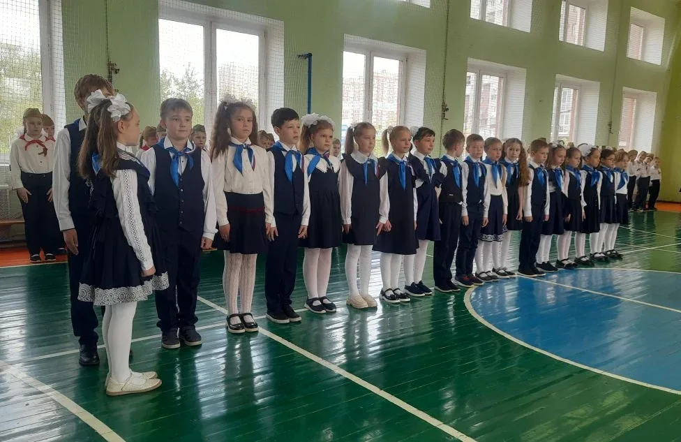 🇷🇺Смотр строя и песни в начальной школе #Акимовка  🎖15 мая в 1 корпусе Образовательного центра  №2 п