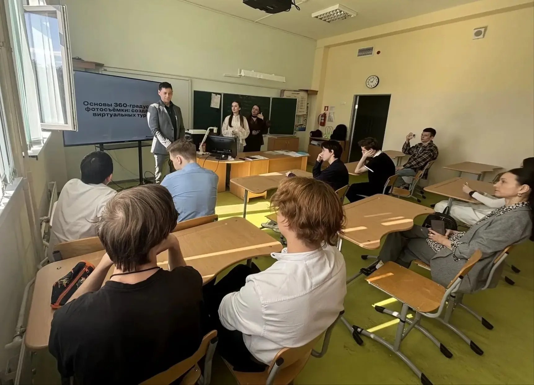 👨‍💻Обучающиеся 10-го класса осваивают цифровые сервисы вместе с РГУТИС  15 мая 2026 года в рамках пр