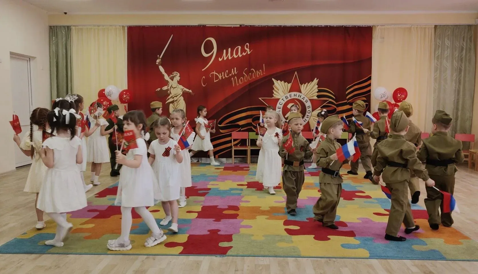 🇷🇺Как дошколята #ДО_Лучика праздновали День Победы  Старшие группы «Любознайки» и «Затейники» отмети