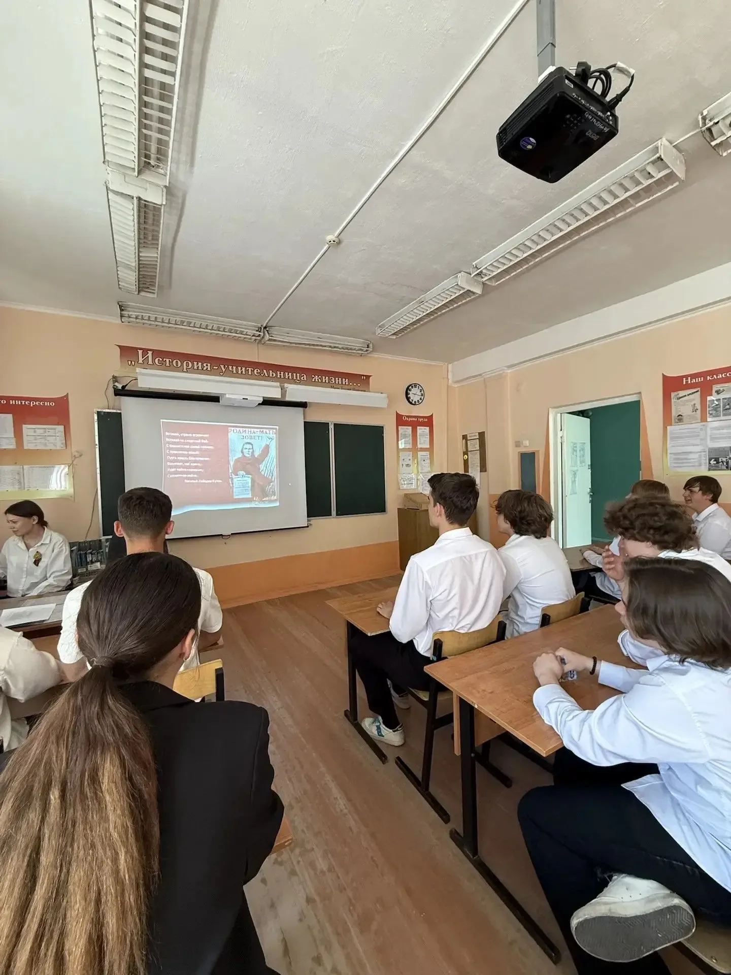 В преддверии Великой Победы: как наша школа сохраняет память о героях В преддверии 9 Мая в школе про