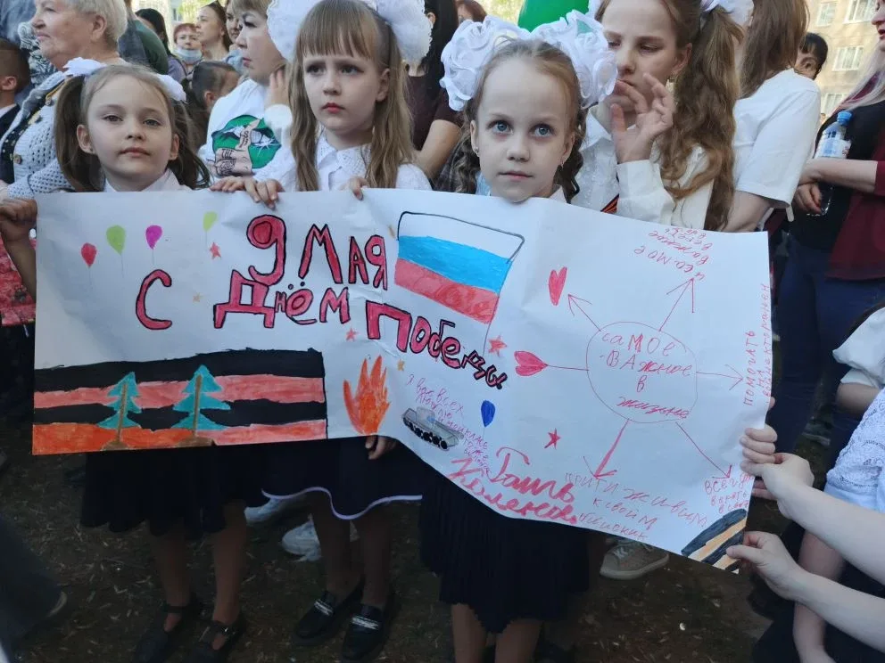 Концерт, посвященный Дню Победы в этом году собрал еще больше народа, чем в прошлом! Наши юные артис