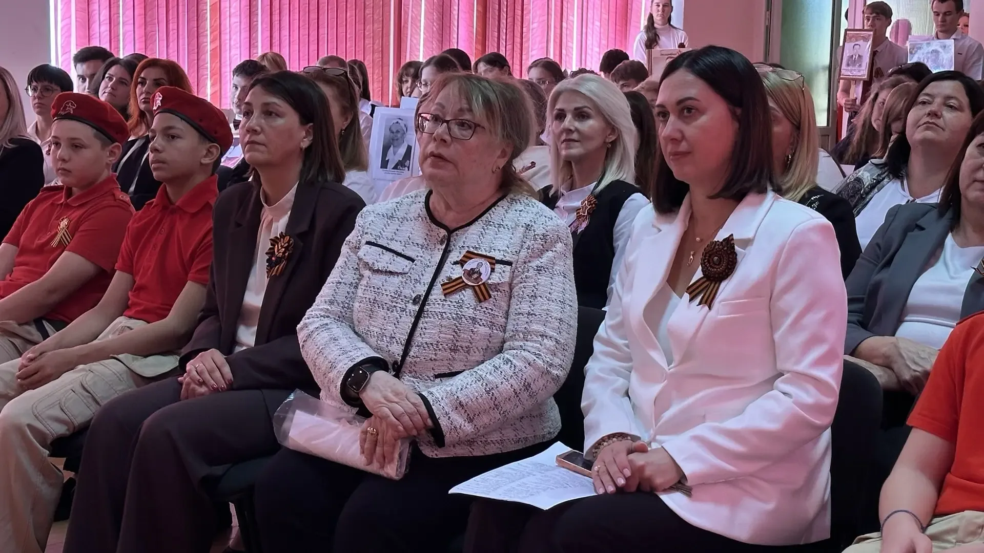 Сегодня в нашей школе прошло торжественное мероприятие, посвящённое 81-й годовщине Победы советской 