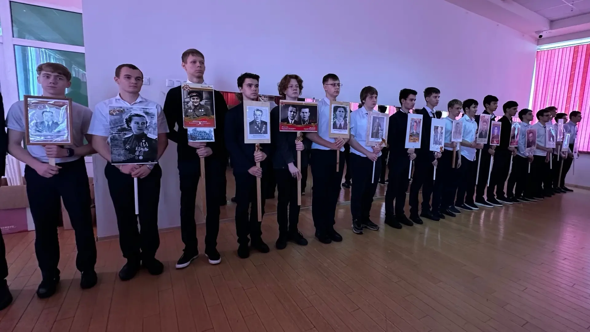 Сегодня в нашей школе прошло торжественное мероприятие, посвящённое 81-й годовщине Победы советской 