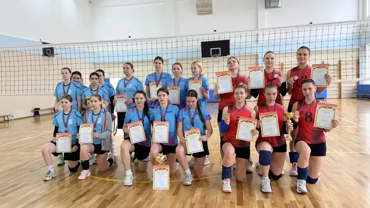 СРОЧНАЯ И СУПЕР НОВОСТЬ 🎉🏐🔥  Сегодня в Геленджике наша школьная команда девочек 10-11 классов по вол