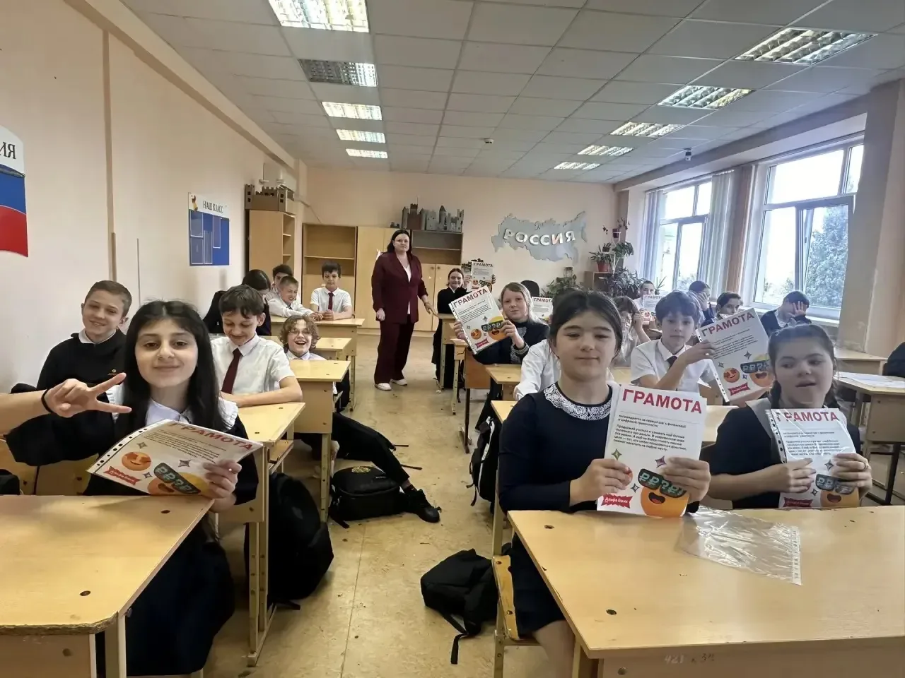 Открытый классный час на тему «Мошенники в цифровом мире» 📱💻 5 «Г» класс  Классный час провела Орлов