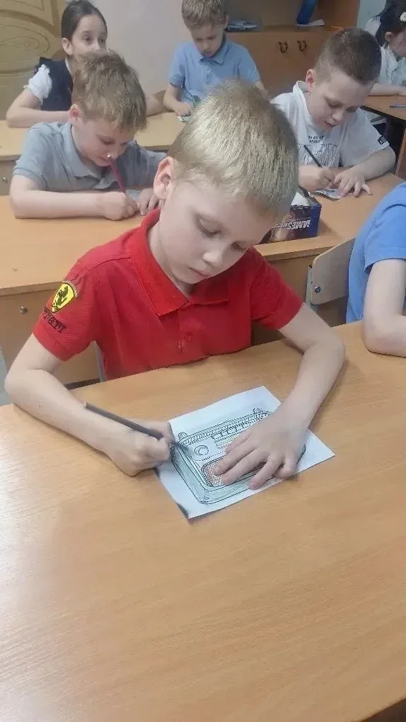 📻 День радио  📍 Новаторов, 20к3  🗣️ Первоклассники узнали об изобретении Александра Степановича Попо