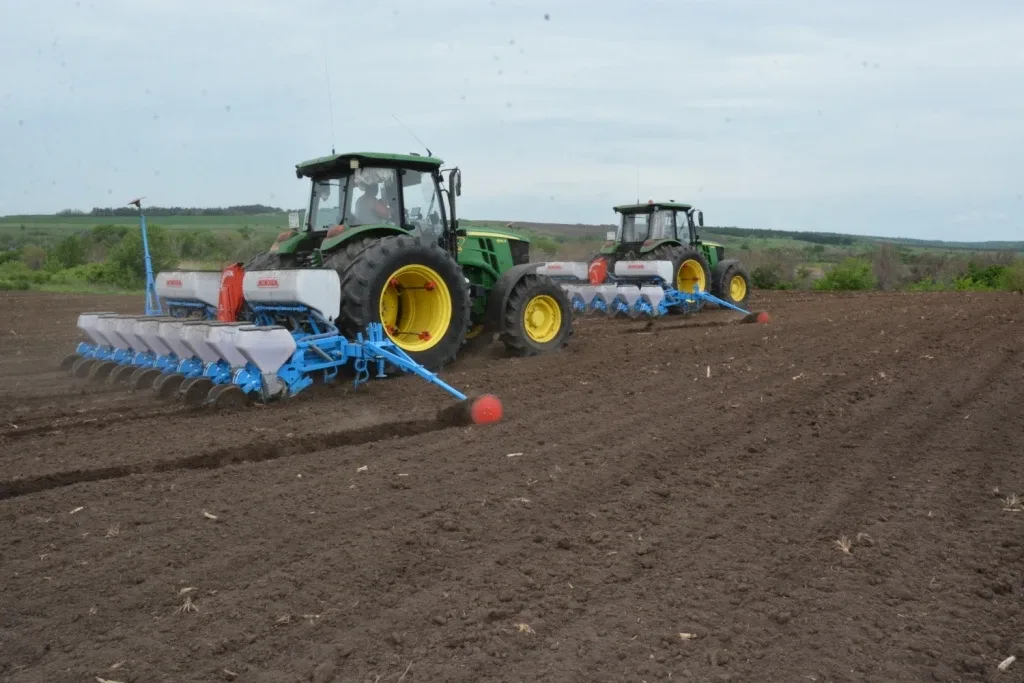 🚜 Весенний сев в Каменском районе: яровые на финишной прямой  ✅ Аграрии Каменского района максимальн