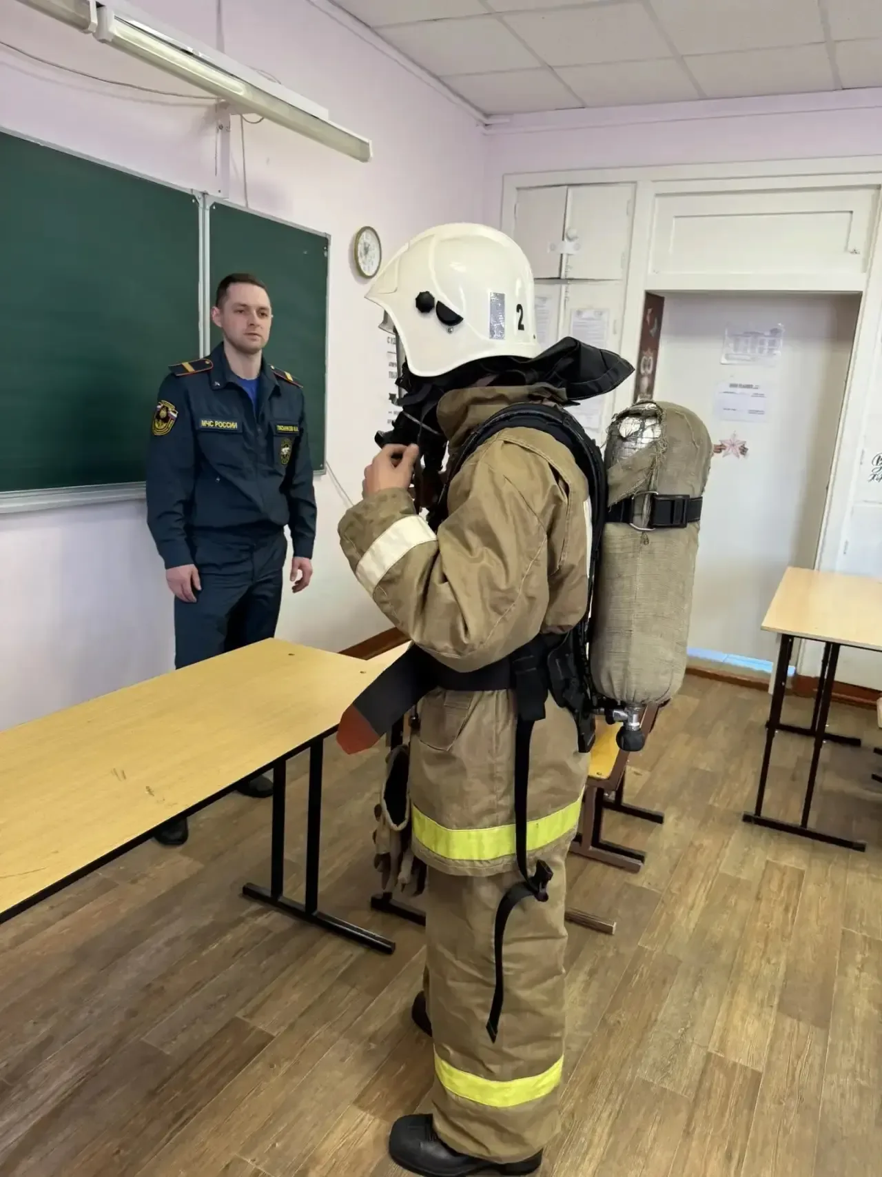🛡️ Урок культуры безопасности для гимназистов  В нашей гимназии 30 апреля прошёл необычный урок, пос