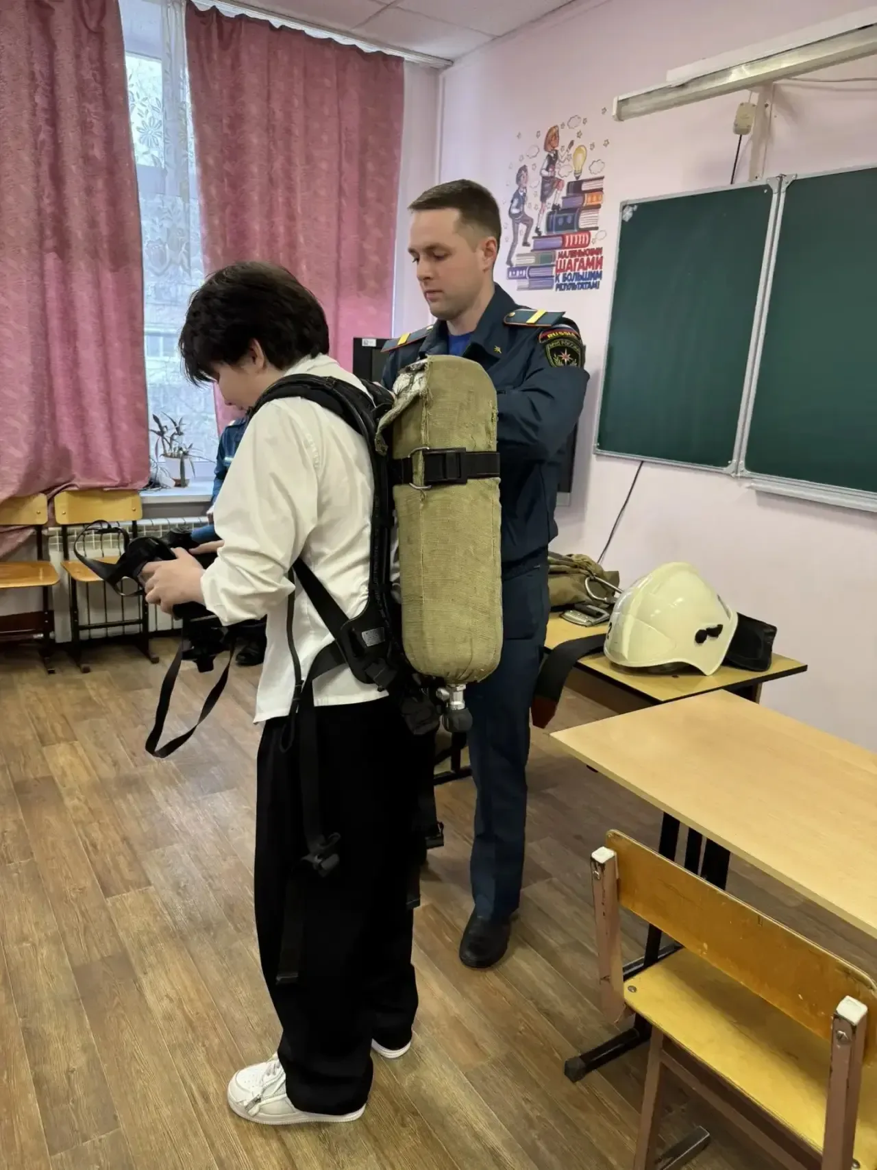 🛡️ Урок культуры безопасности для гимназистов  В нашей гимназии 30 апреля прошёл необычный урок, пос
