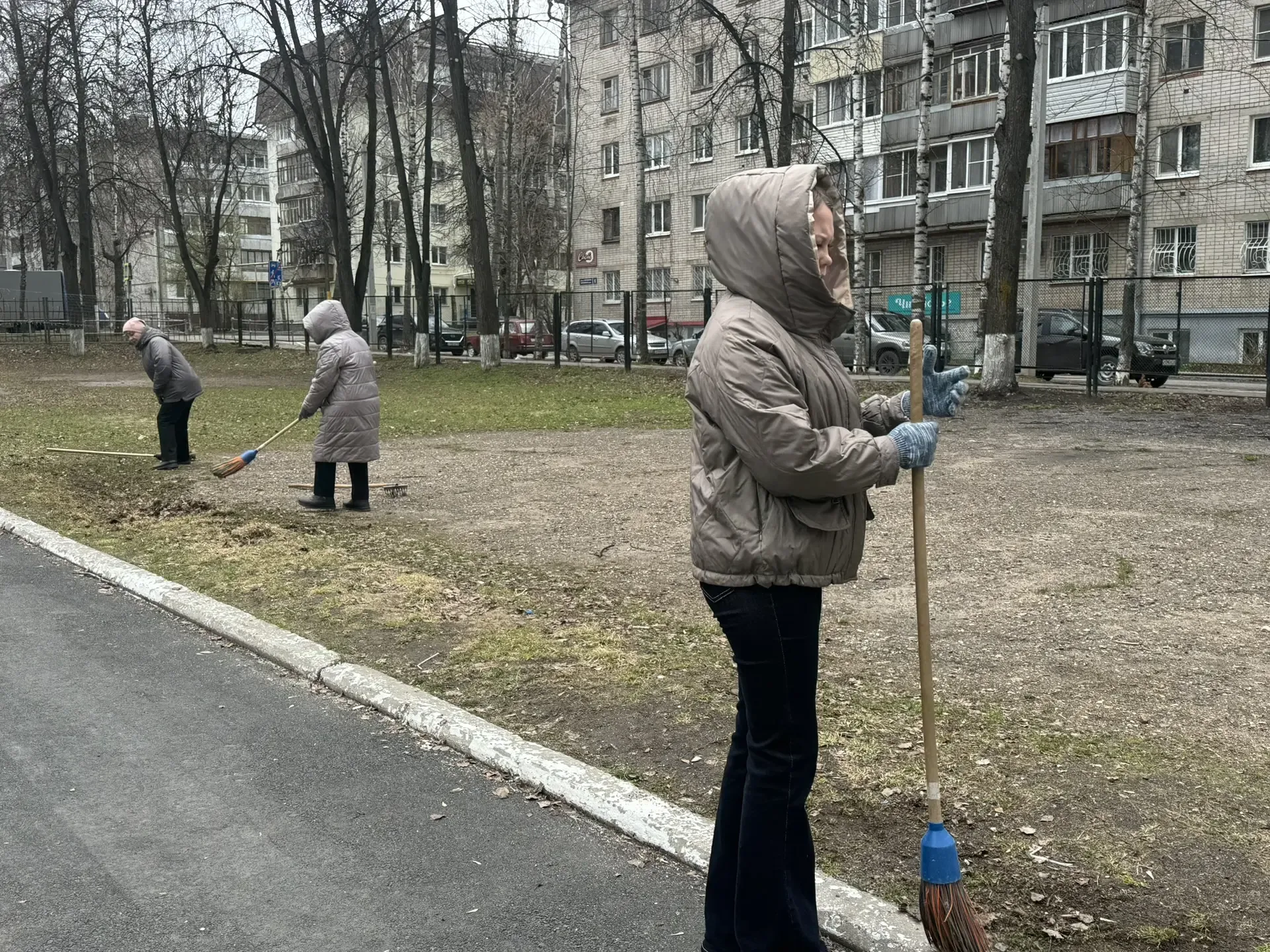 Субботник в любую погоду: вместе за чистоту и порядок!  Несмотря на погоду, педагоги и обучающиеся н