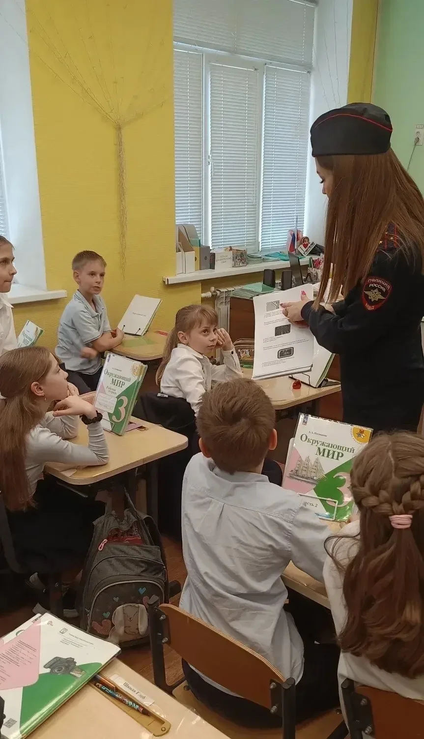🛣️ Безопасная дорога начинается с тебя! В рамках Единого дня безопасности в гимназии прошли мероприя