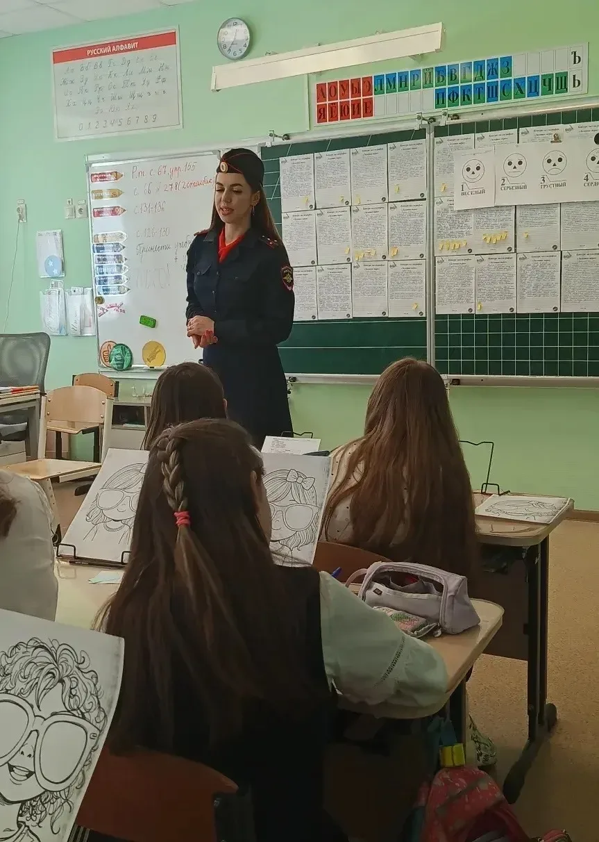 🛣️ Безопасная дорога начинается с тебя! В рамках Единого дня безопасности в гимназии прошли мероприя