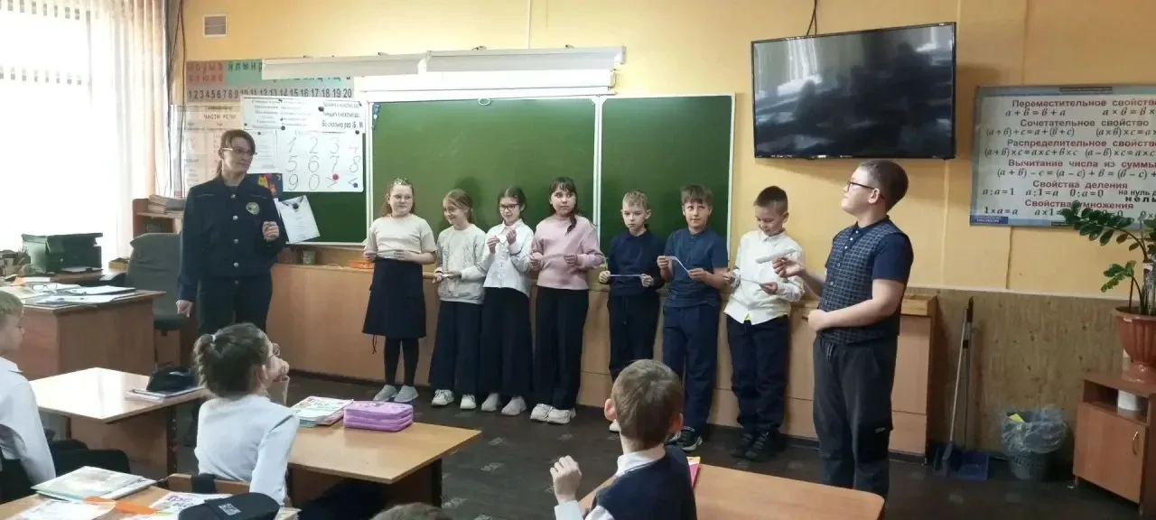 Сегодня в 3 «Г» классе прошёл важный разговор. Главный специалист ОППН Горбовская Ю.В. провела класс