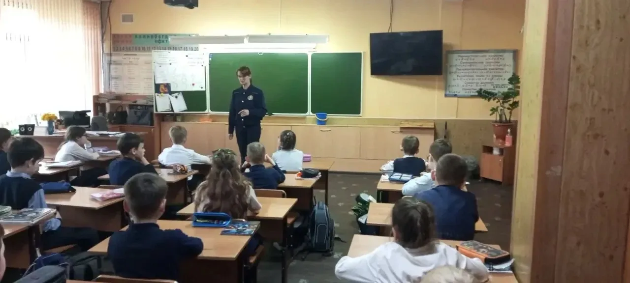 Сегодня в 3 «Г» классе прошёл важный разговор. Главный специалист ОППН Горбовская Ю.В. провела класс